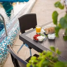 میز حصیری پایه پلاستیکی هایکا